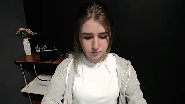 Sunny siren online show from March 2026 01:44:01 PM