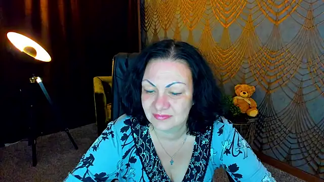 IrissMoon online show from June 2026 05:45:02 PM