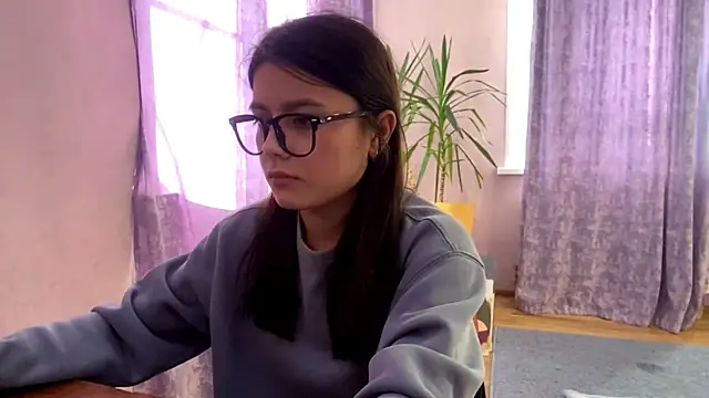 Snapshot of SaintMari chatting on May 2026 02:43:01 PM SaintMari online show from May 2026 02:43:01 PM