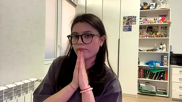 Snapshot of SaintMari chatting on May 2026 02:23:01 PM SaintMari online show from May 2026 02:23:01 PM