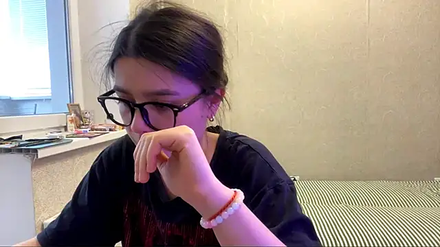 Snapshot of SaintMari chatting on May 2026 12:23:02 PM SaintMari online show from May 2026 12:23:02 PM