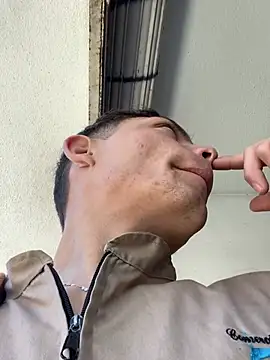 santiObrero online show from January 2026 03:50:01 PM