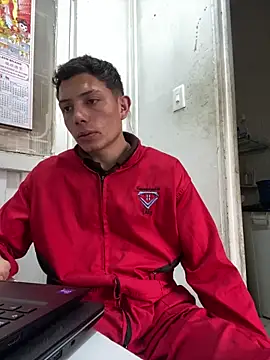 santiObrero online show from February 2026 07:40:01 PM