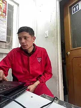 santiObrero online show from February 2026 07:51:02 PM