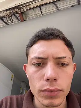 santiObrero online show from February 2026 03:18:02 PM