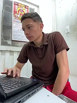 santiObrero online show from February 2026 04:25:01 PM