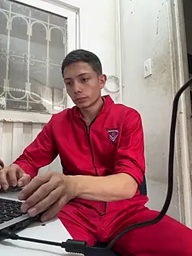 santiObrero online show from April 2026 03:41:02 PM