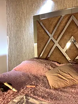 TianaRios Pink online show from February 2026 04:05:02 PM