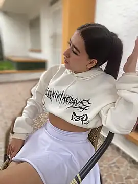 AuroraJohns Pink online show from February 2026 07:54:01 PM