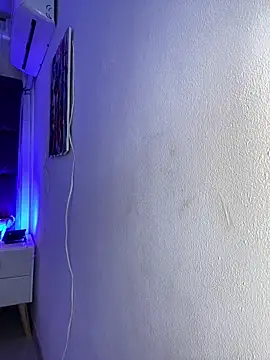 Auri   online show from February 2026 07:41:02 PM