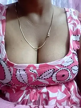 Snapshot of Hot-Tinaa chatting on February 2026 12:22:02 AM Hot-Tinaa online show from February 2026 12:22:02 AM