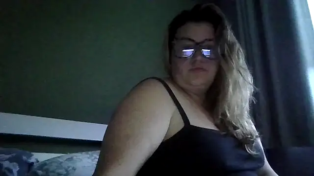 Snapshot of QueenCurvy_Charley28 chatting on June 2026 08:00:02 PM QueenCurvy Charley28 online show from June 2026 08:00:02 PM