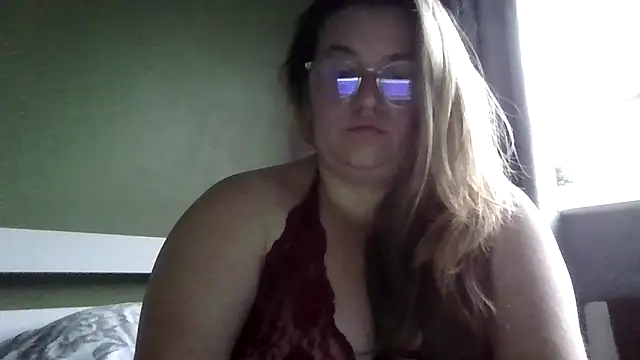 Snapshot of QueenCurvy_Charley28 chatting on June 2026 07:44:02 PM QueenCurvy Charley28 online show from June 2026 07:44:02 PM