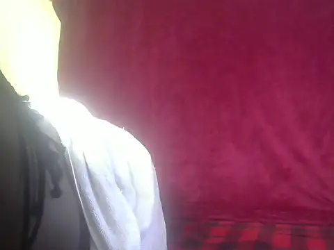 Snapshot of LowKeyWild_ chatting on March 2026 06:19:02 AM LowKeyWild online show from March 2026 06:19:02 AM