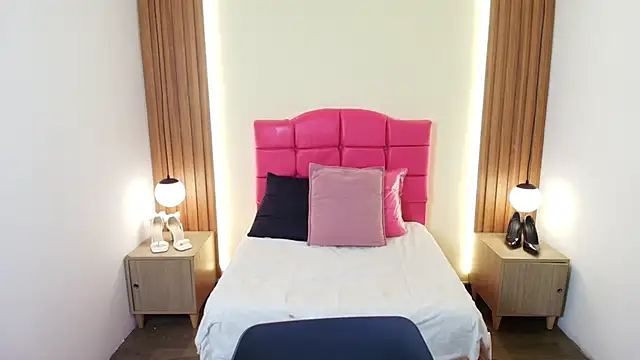 IvonneRoss  online show from February 2026 12:15:02 PM