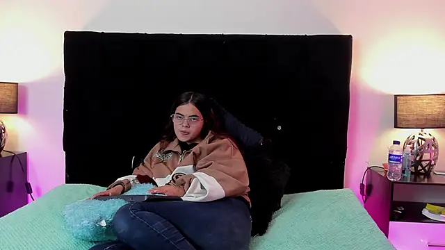 Snapshot of queen_missy chatting on May 2026 08:49:02 PM queen missy online show from May 2026 08:49:02 PM