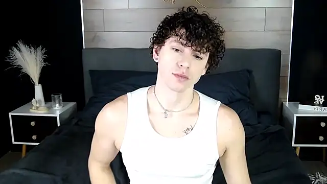 Snapshot of TylerGibson chatting on February 2026 04:06:02 AM TylerGibson online show from February 2026 04:06:02 AM