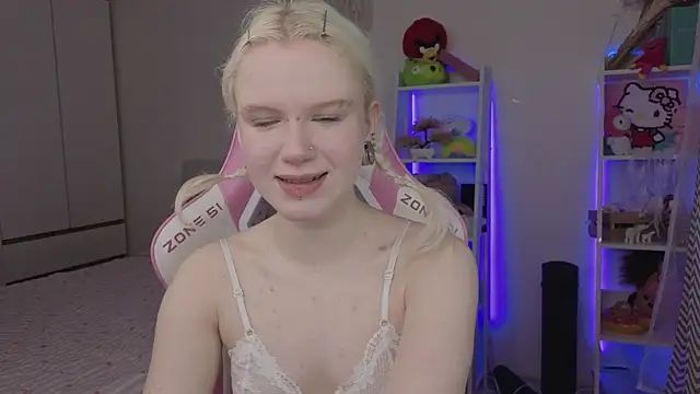 Mia WaterFall online show from April 2026 03:18:01 AM