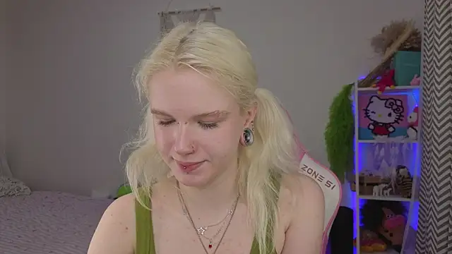 Snapshot of Mia_WaterFall chatting on April 2026 03:09:02 AM Mia WaterFall online show from April 2026 03:09:02 AM