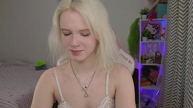 Snapshot of Mia_WaterFall chatting on April 2026 03:32:02 AM Mia WaterFall online show from April 2026 03:32:02 AM