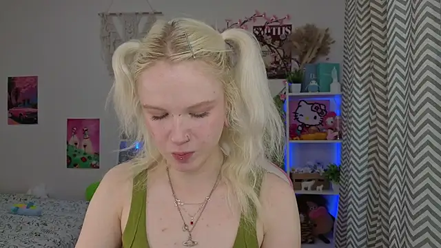 Snapshot of Mia_WaterFall chatting on May 2026 03:23:02 AM Mia WaterFall online show from May 2026 03:23:02 AM
