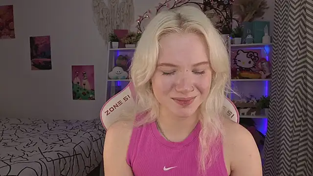 Snapshot of Mia_WaterFall chatting on June 2026 03:19:02 AM Mia WaterFall online show from June 2026 03:19:02 AM