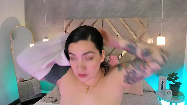 KathiaJenner online show from February 2026 12:12:01 PM