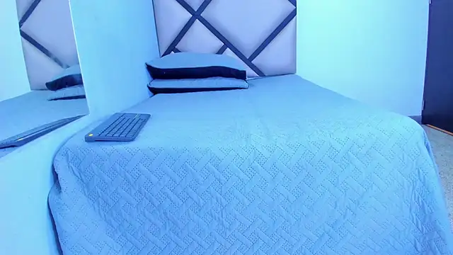 Snapshot of Outlook2053 chatting on February 2026 07:42:02 PM Outlook2053 online show from February 2026 07:42:02 PM