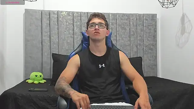 Snapshot of Calvin_Hunter chatting on July 2026 03:20:02 AM Calvin Hunter online show from July 2026 03:20:02 AM