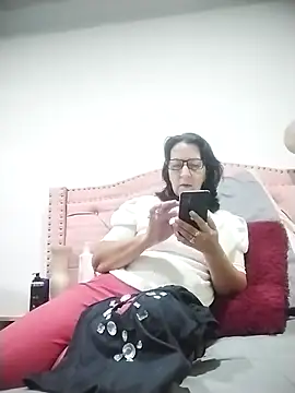 Snapshot of RosseLaure chatting on February 2026 01:42:01 AM RosseLaure online show from February 2026 01:42:01 AM