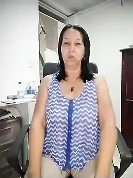 Snapshot of RosseLaure chatting on June 2026 11:29:01 PM RosseLaure online show from June 2026 11:29:01 PM