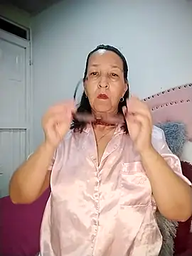 Snapshot of RosseLaure chatting on June 2026 05:50:02 AM RosseLaure online show from June 2026 05:50:02 AM