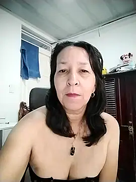 Snapshot of RosseLaure chatting on July 2026 04:33:01 PM RosseLaure online show from July 2026 04:33:01 PM