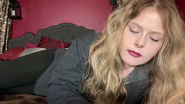 HazelFr33bird online show from February 2026 08:40:02 PM