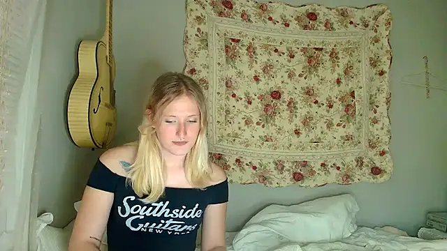 Snapshot of goddessalison chatting on June 2026 01:48:01 AM goddessalison online show from June 2026 01:48:01 AM