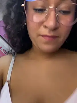 Snapshot of Dany_Moon_ chatting on February 2026 06:22:01 AM Dany Moon online show from February 2026 06:22:01 AM