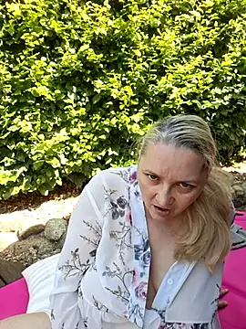 MaskedQueen77 online show from July 2026 01:13:01 PM