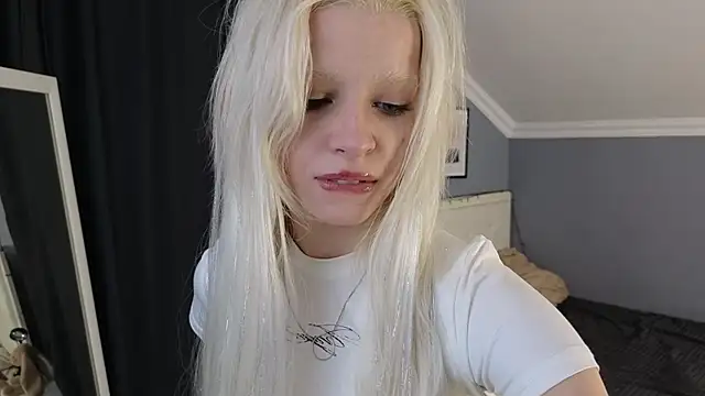 Naomi Demio online show from March 2026 12:12:02 PM