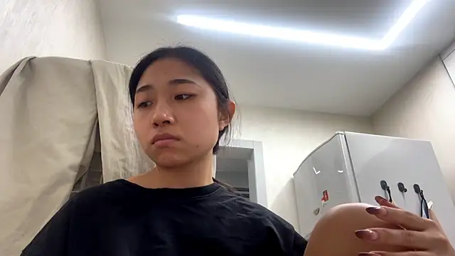 Snapshot of SweetMiaXO chatting on February 2026 10:08:01 PM SweetMiaXO online show from February 2026 10:08:01 PM