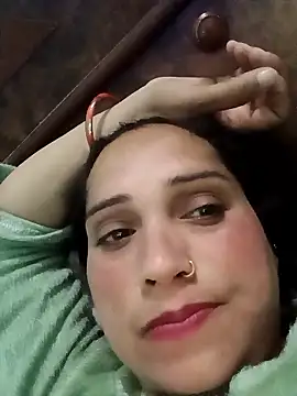 Cute-karisma1234 online show from January 2026 04:00:01 PM