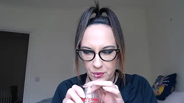 Snapshot of PsychicDominatrix chatting on February 2026 01:40:01 PM PsychicDominatrix online show from February 2026 01:40:01 PM