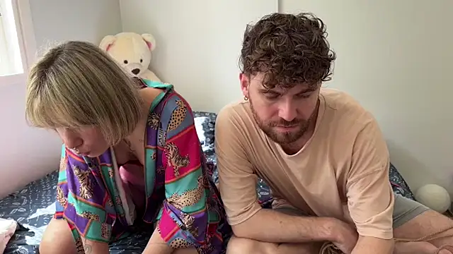 Snapshot of DomAtHome chatting on April 2026 03:17:02 PM DomAtHome online show from April 2026 03:17:02 PM