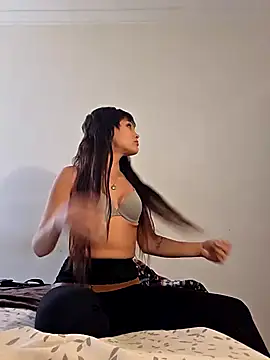 Snapshot of Beebeeyyy chatting on February 2026 03:45:02 PM Beebeeyyy online show from February 2026 03:45:02 PM