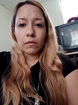Snapshot of lunaruiz12 chatting on February 2026 05:44:02 PM lunaruiz12 online show from February 2026 05:44:02 PM