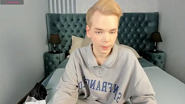 Snapshot of Je_Salvatore chatting on February 2026 07:23:02 AM Je Salvatore online show from February 2026 07:23:02 AM