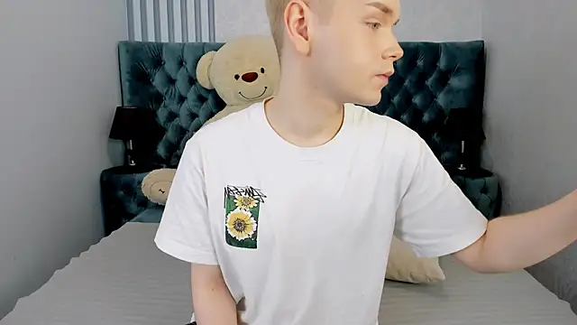 Snapshot of Je_Salvatore chatting on March 2026 07:36:01 AM Je Salvatore online show from March 2026 07:36:01 AM