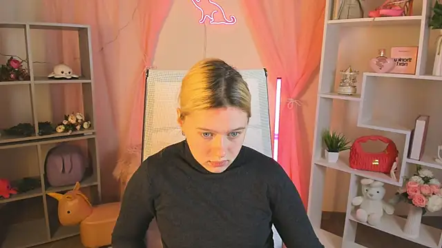 CelestineMauriac online show from April 2026 06:33:02 PM