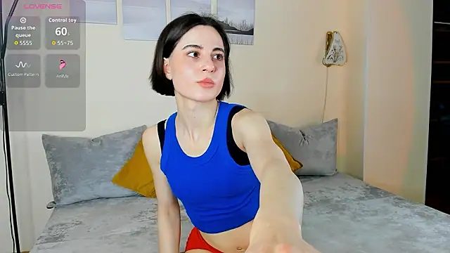 Snapshot of NightSignal chatting on February 2026 01:45:01 PM NightSignal online show from February 2026 01:45:01 PM