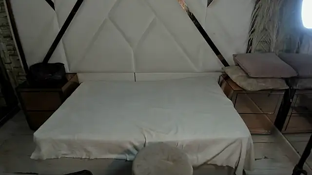 Snapshot of Shara_Oz chatting on February 2026 03:14:02 AM Shara Oz online show from February 2026 03:14:02 AM