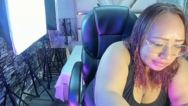 Snapshot of Shara_Oz chatting on February 2026 03:05:02 AM Shara Oz online show from February 2026 03:05:02 AM